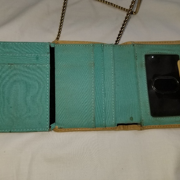 a9,474 Fossil Yellow Leather Wallet - Picture 4 of 6